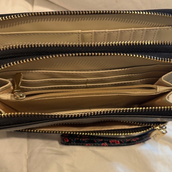 Frida Kahlo Black Floral Wristlet Clutch - Picture 3 of 4